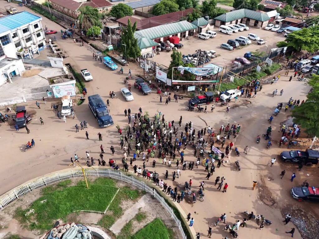 Commuters Stranded In Makurdi As Angry Benue Youths Protest Killings