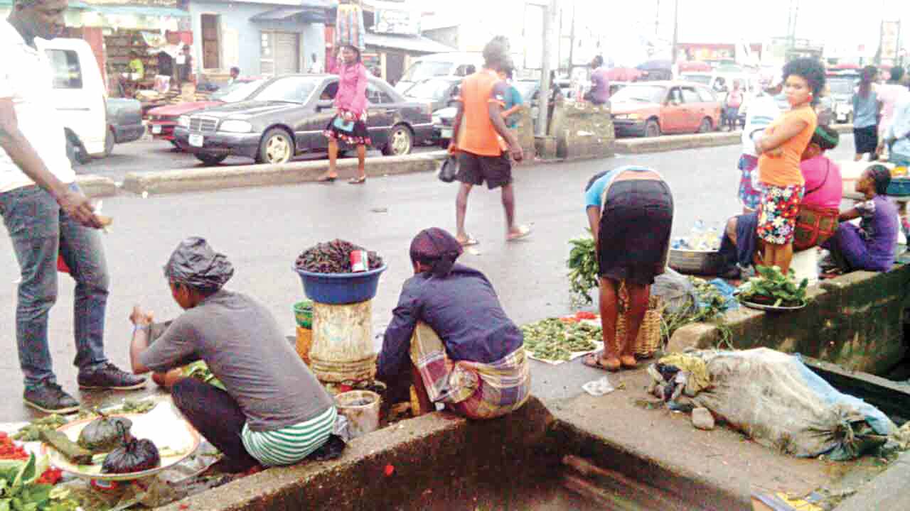 Lagos Govt clears illegal street traders at 2nd Rainbow